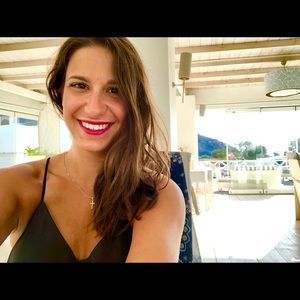 Meet your Posher, Alexia